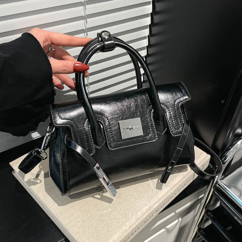 Fashion-Forward Structured Handbag Kalsten