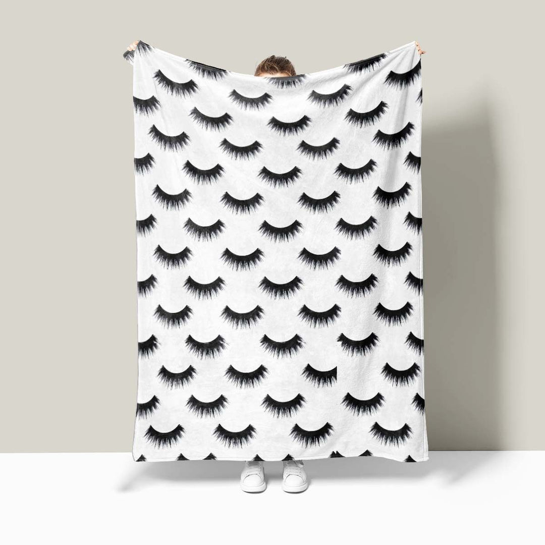 Luxurious Fleece Throw Blanket with Eye-Catching Design
