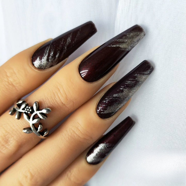 Artificial nails with glamorous silver design Kalsten