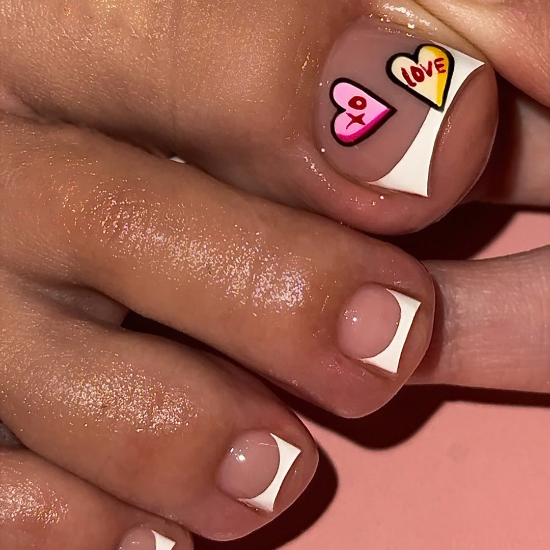 Artful nail art with heart motifs Kalsten
