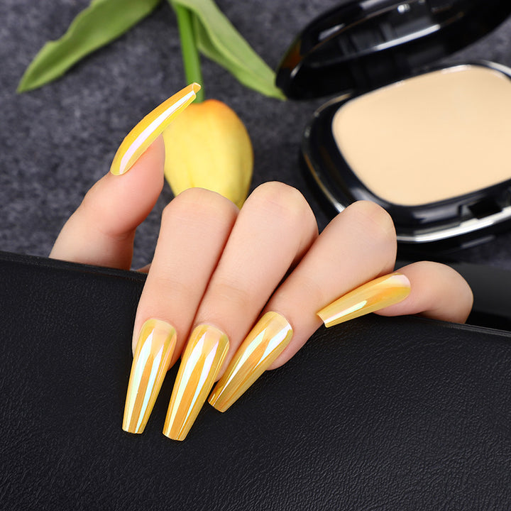 Artifical nails in modern holographic design Kalsten