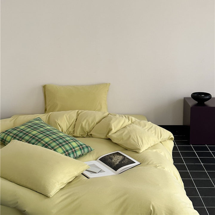 Minimalist Mako satin bedding set with extra-soft surface and easy-care weaving