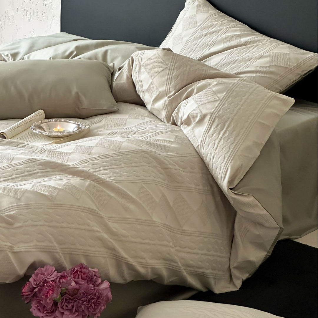 Structured bedding set with embossed cable pattern
