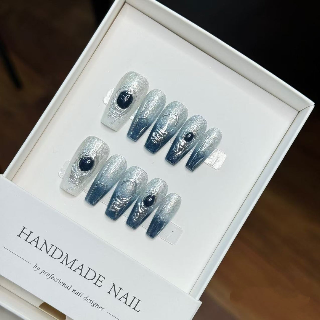 Artistic Press-On Nail Set with Elegant Design