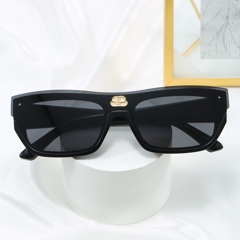 Women's fashionable oversized sunglasses with striking design Kalsten