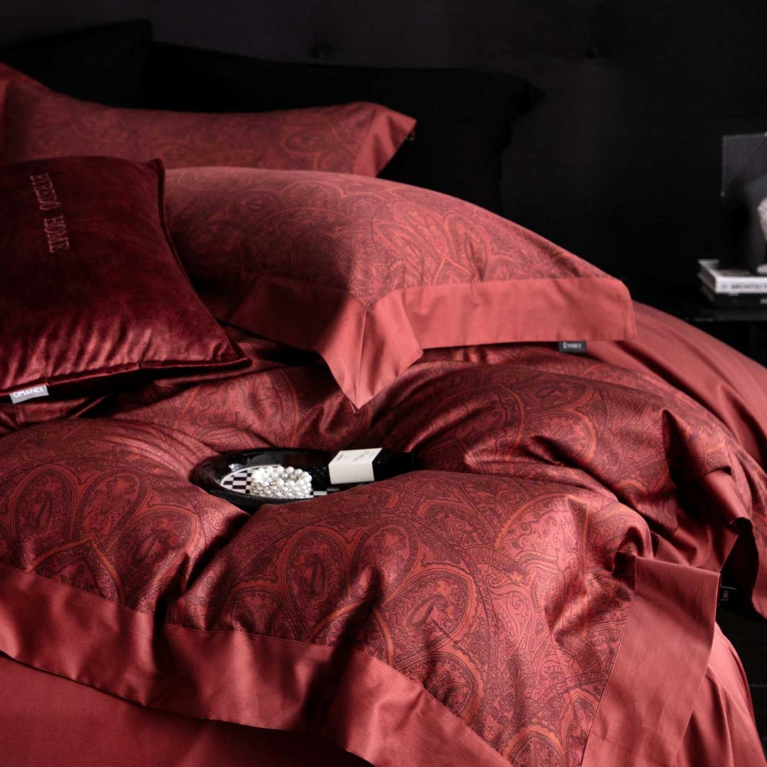 Reversible cotton satin bedding set with floral jacquard, contrast piping and decorative cushion