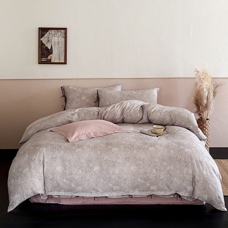 Luxury cotton satin bedding set with floral pattern and hotel closure