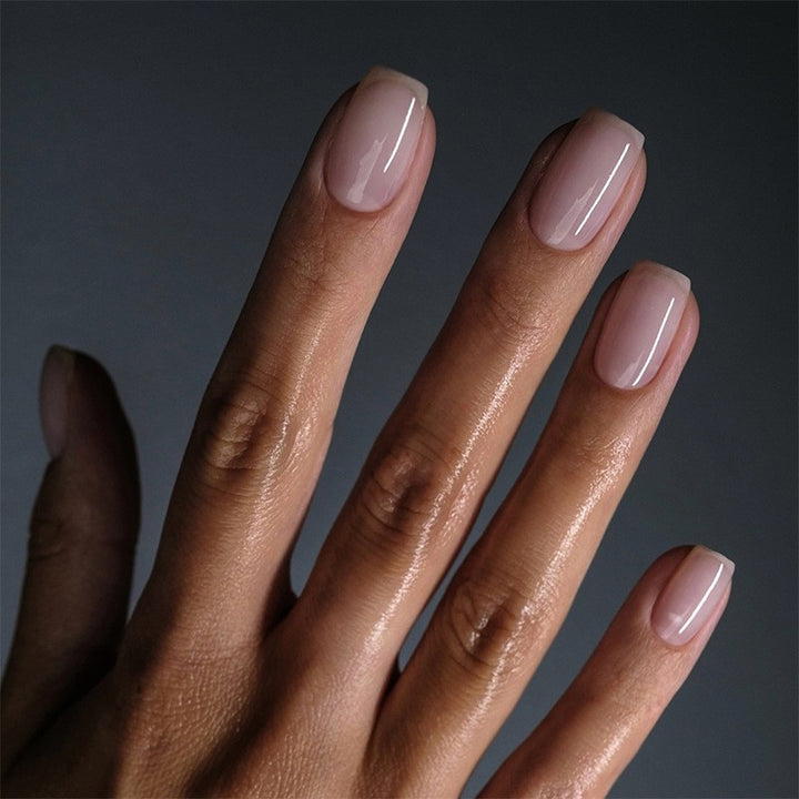 Acrylic nail set with elegant, natural finish Kalsten