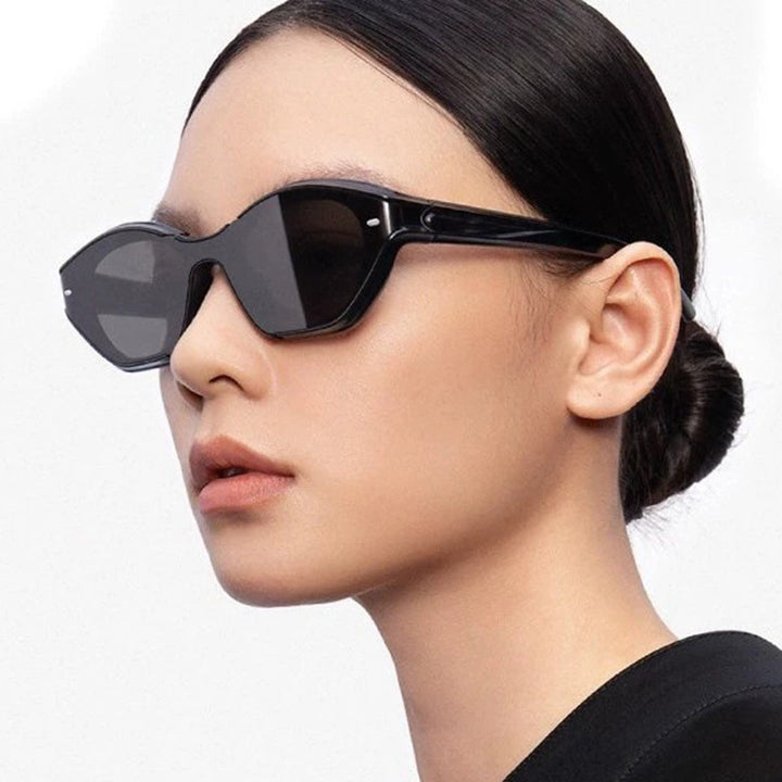 Women's fashionable sunglasses with contemporary design and protective UV filter Kalsten