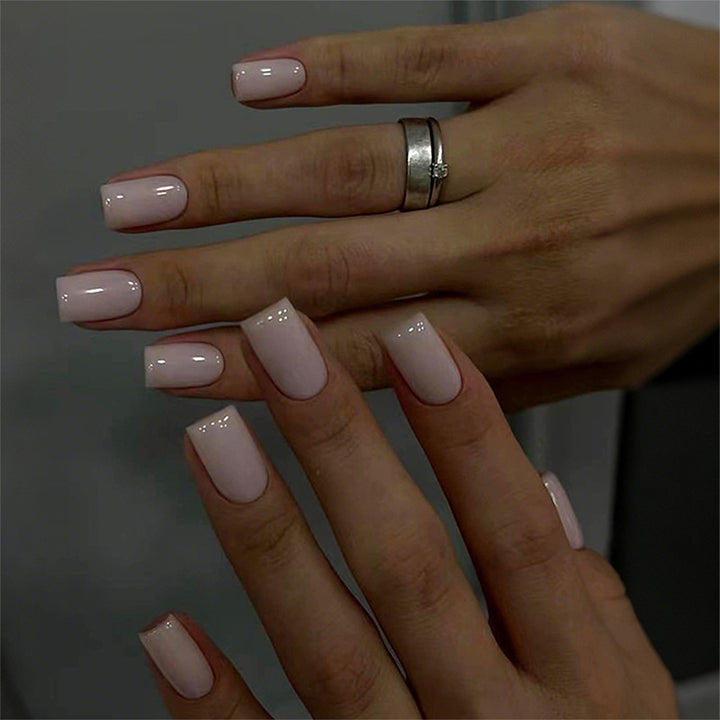 Fake nail set with shiny finish and ergonomic fit Kalsten