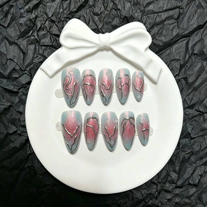 Artistic Press-On Nail Art Set with Modern Metallic Accents