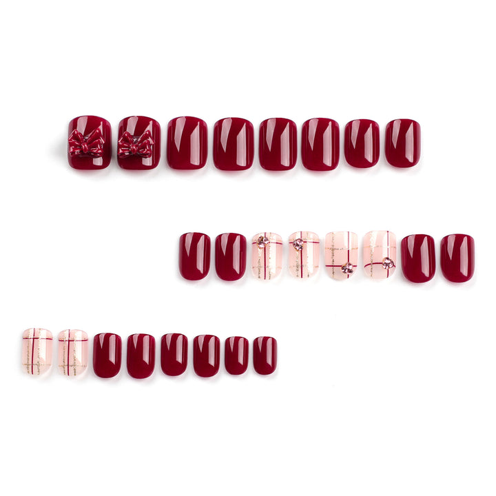 Artful nail decoration with elegant details Kalsten