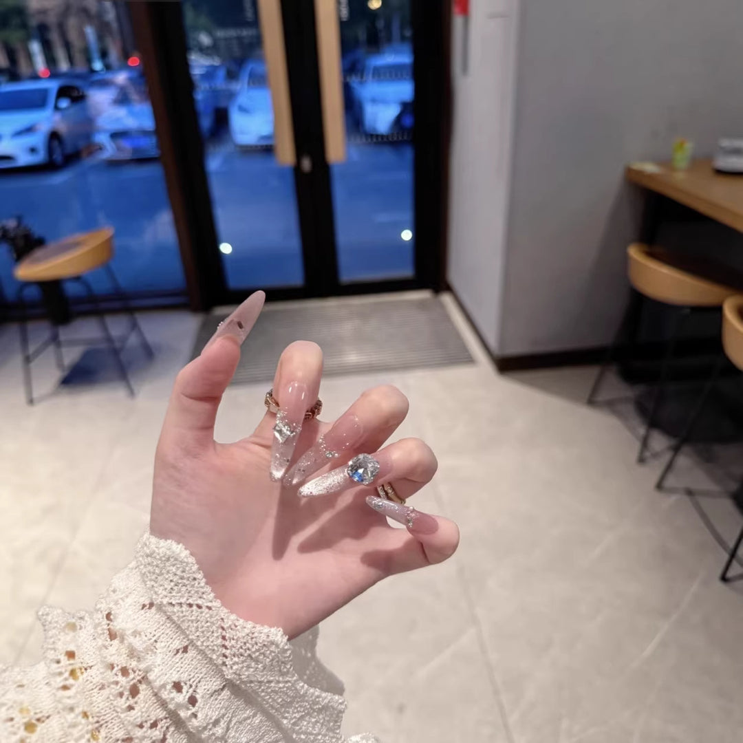 Glamorous Decorative Press-On Nail Extensions