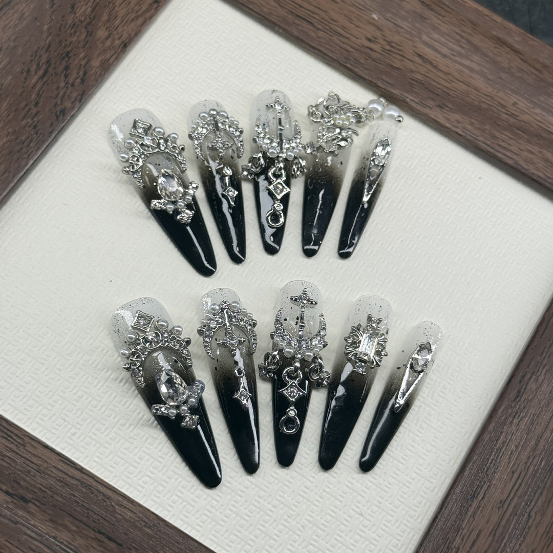 Luxurious Gothic Decorative Press-On Nail Set