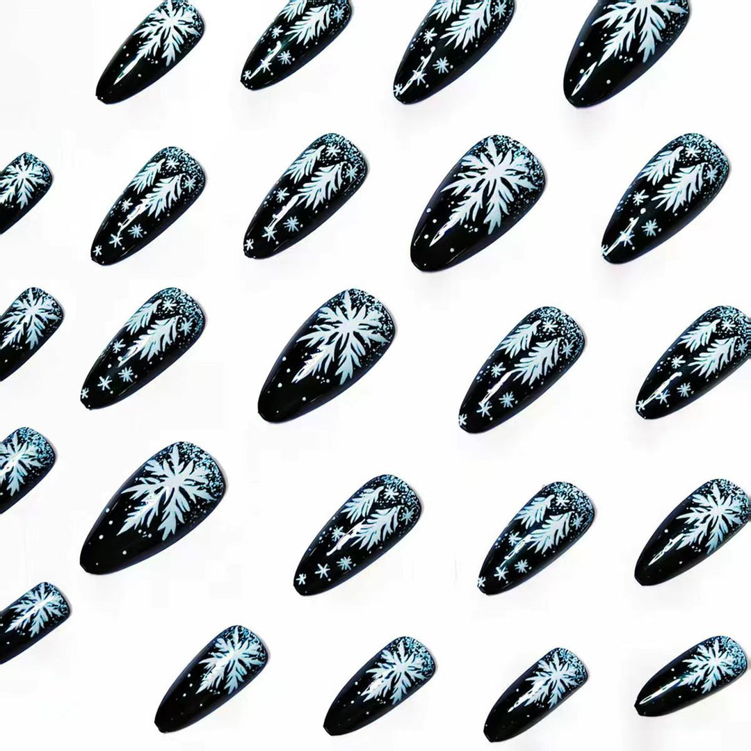 Snowy Winter-Themed Nail Art Kalsten