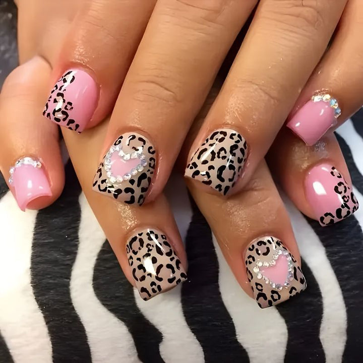 Elegant Artificial Nail Tips with Gold Accents Kalsten
