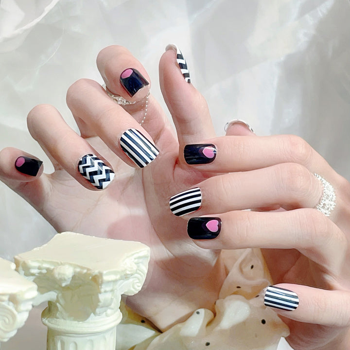 Decorative Heart Pattern Press-On Nails
