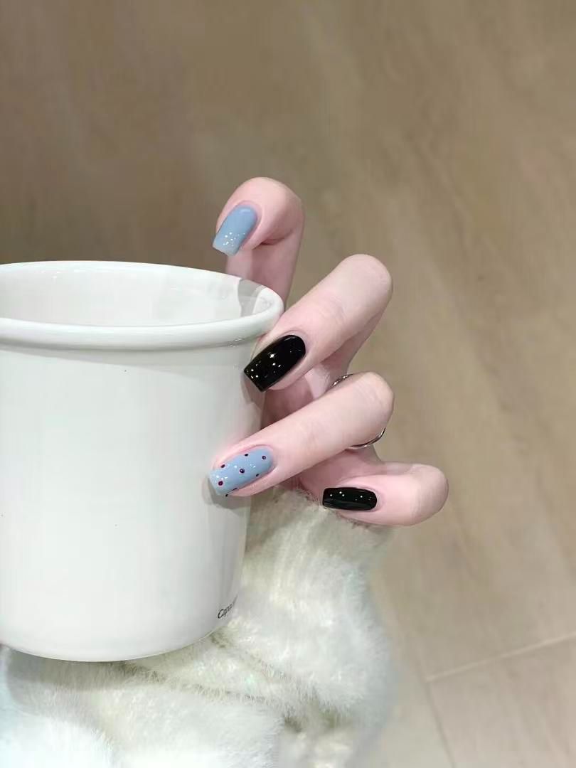Glittery Press-On Nail Extensions