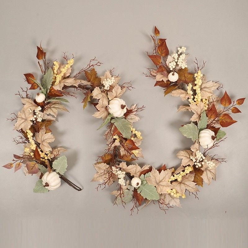 Autumn-Themed Decorative Leaf Garland