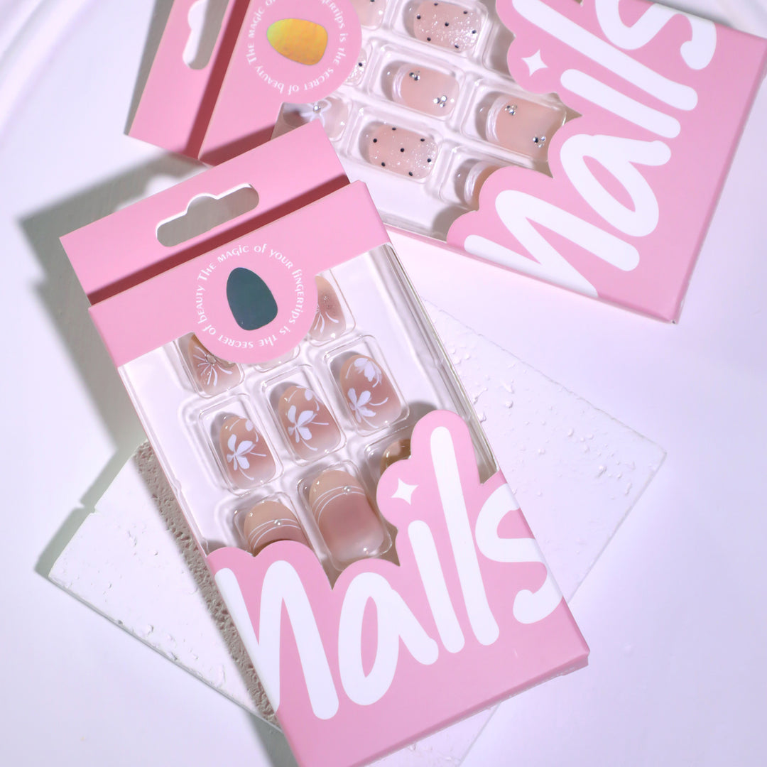 Artful nail design with floral pattern and glitter accents Kalsten