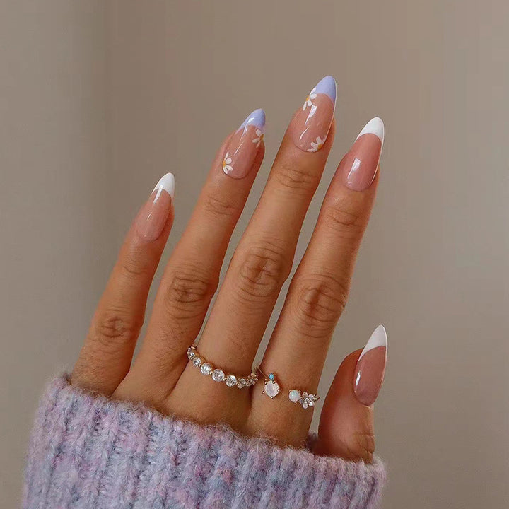 Artful nail extensions with an elegant leaf pattern Kalsten
