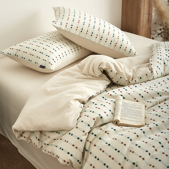 Bedding set made of cotton percale with fine geometric dot stripes
