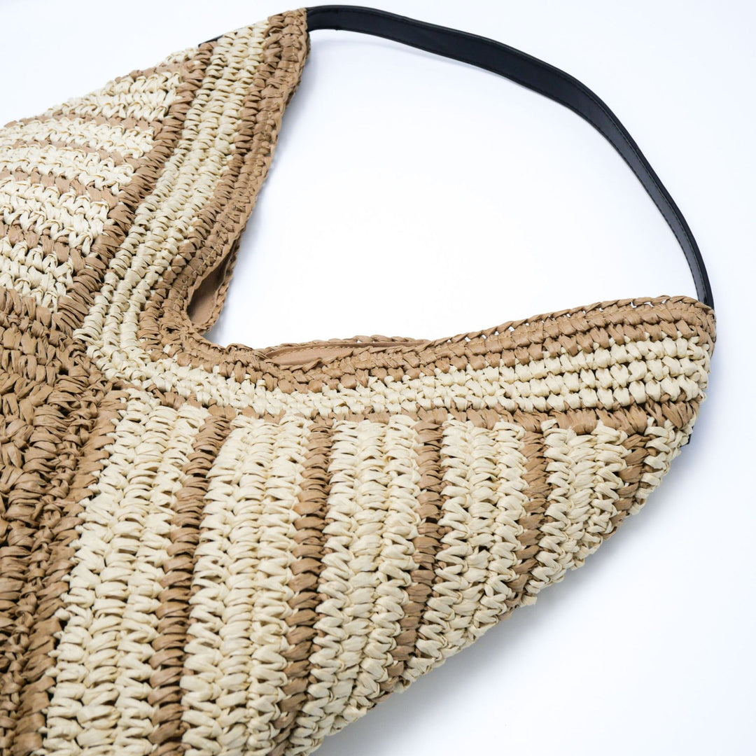 Shopping bag made of woven natural material with modern accents Kalsten