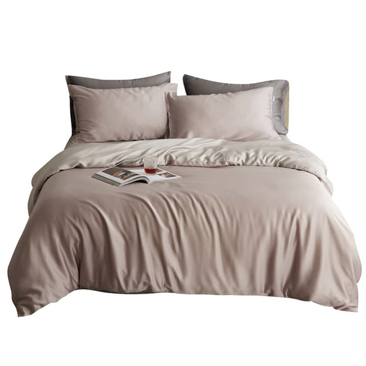 Reversible bedding set made of cotton satin with a silky feel and subtle quilted border
