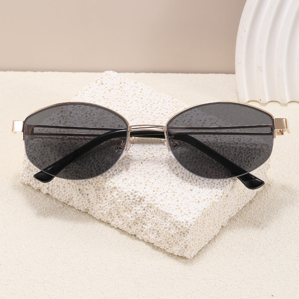 Fashionable glasses with elegant, oval shape Kalsten