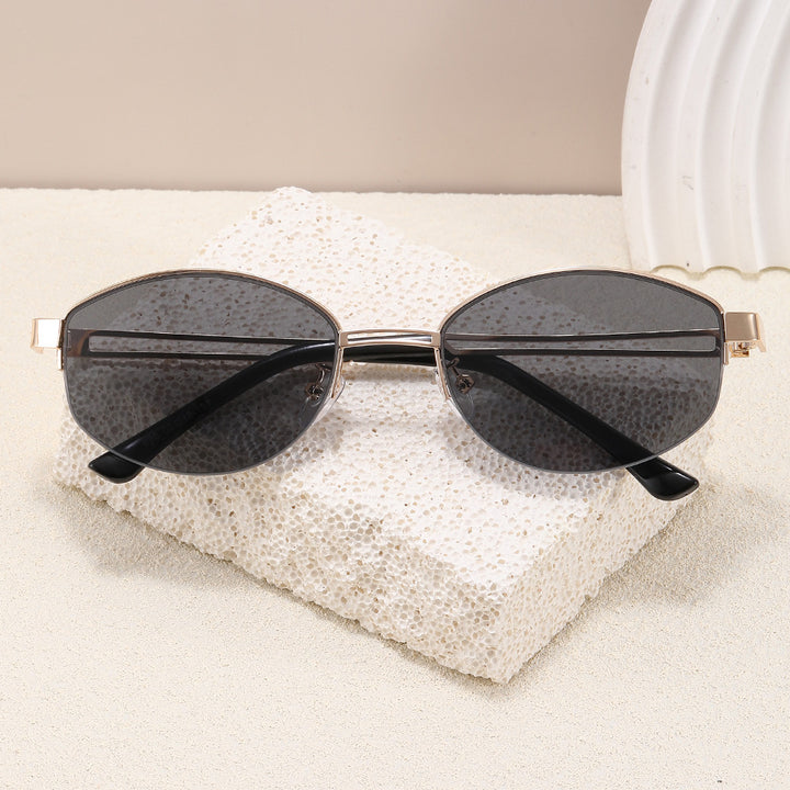 Fashionable glasses with elegant, oval shape Kalsten