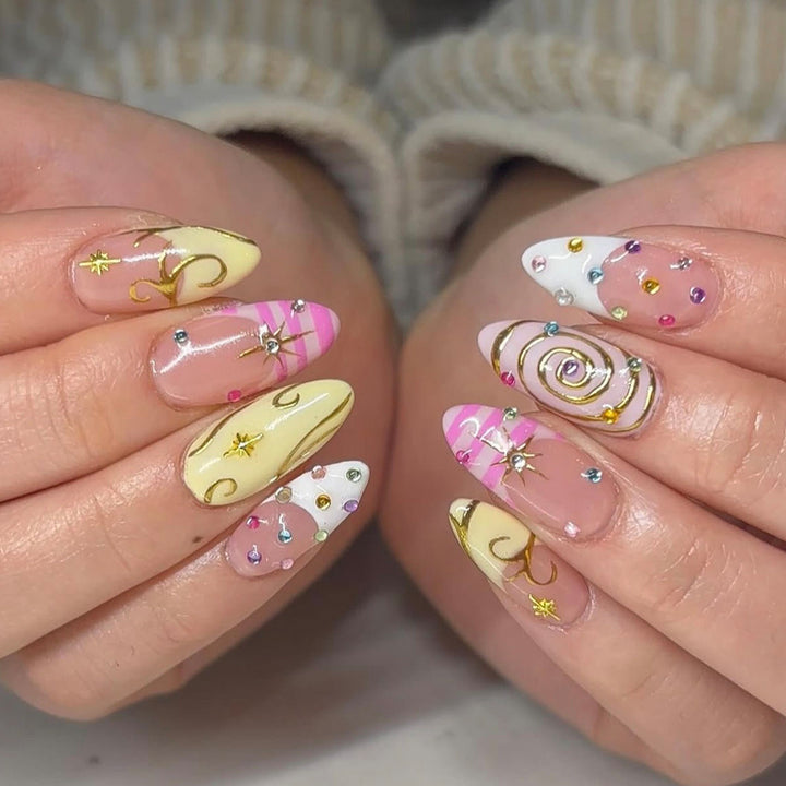 Artful Nail Art with Glitter and Spiral Design Kalsten