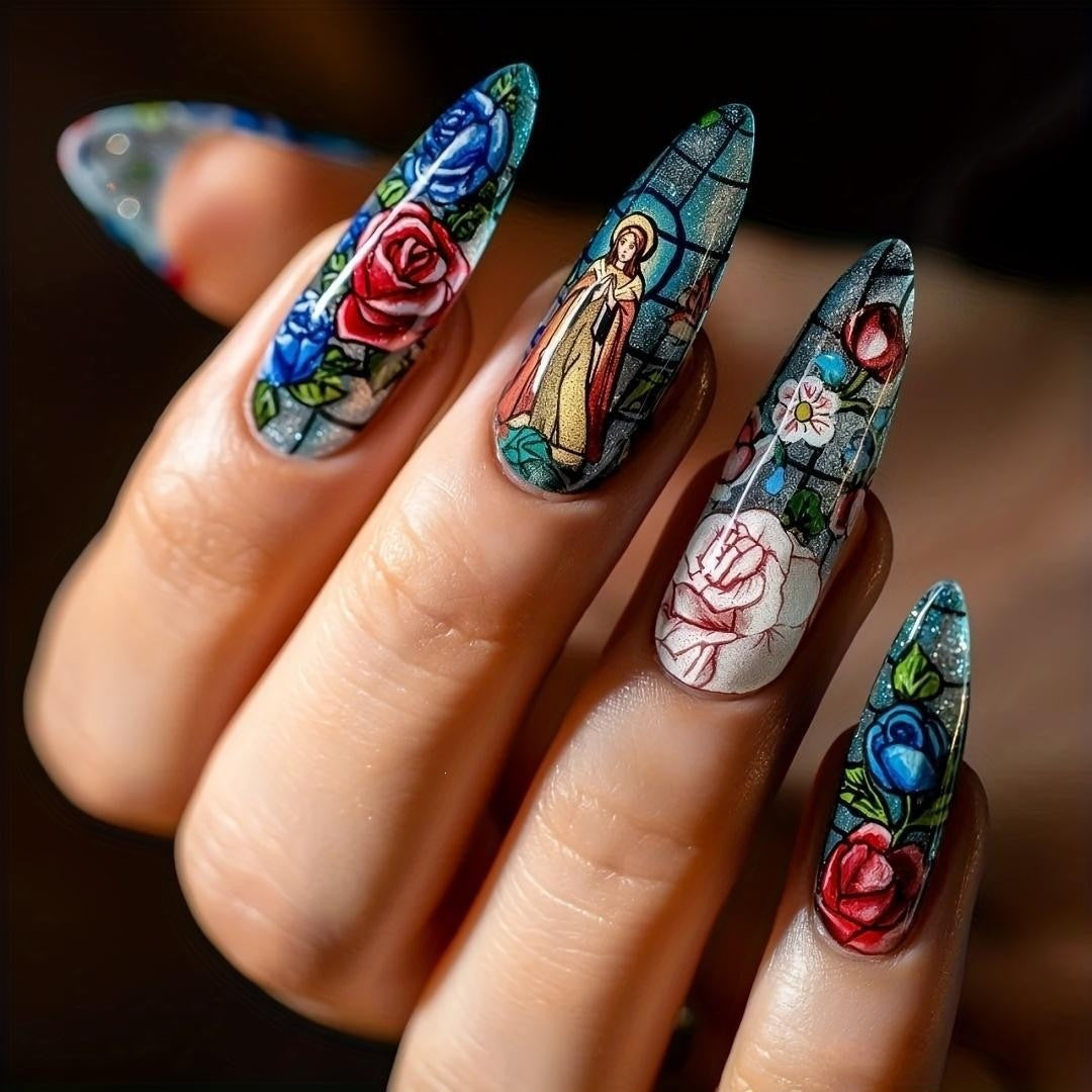 Artificial nails with romantic heart design and fine accents Kalsten