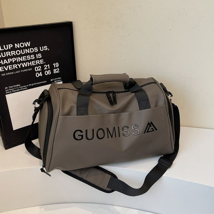Sporty travel bag with many organizational pockets Kalsten
