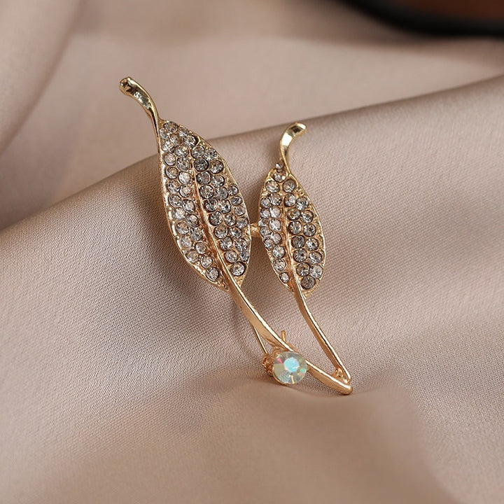 Elegant brooch with leaf shape and crystals Kalsten