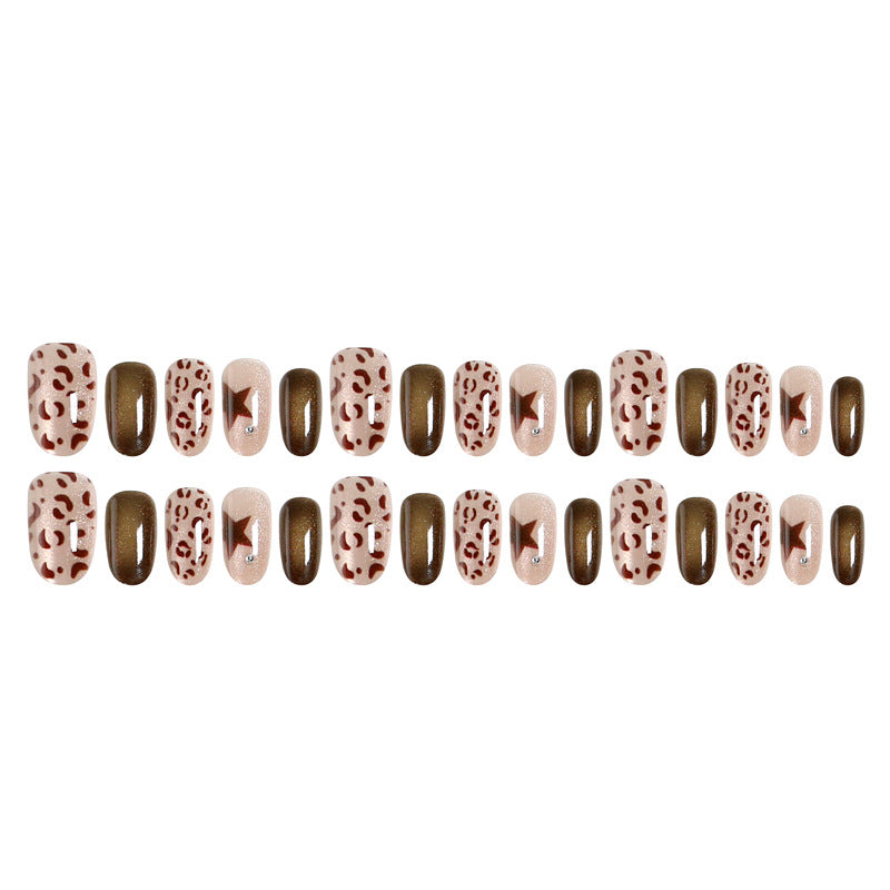 Artificial nails in modern animal print design Kalsten