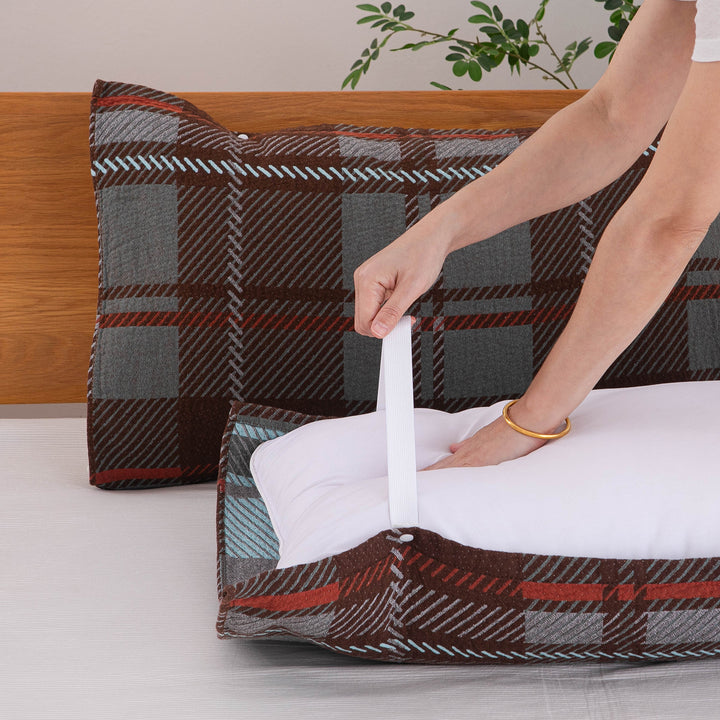 Unisex pillow with practical carrying handle Kalsten