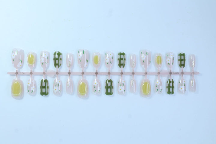 Acrylic nail set with floral and geometric patterns Kalsten