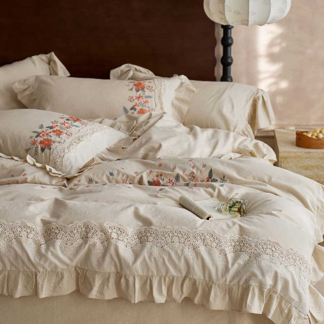 Duvet cover set made of cotton-linen with embroidered folklore flower motif, lace trim and frill