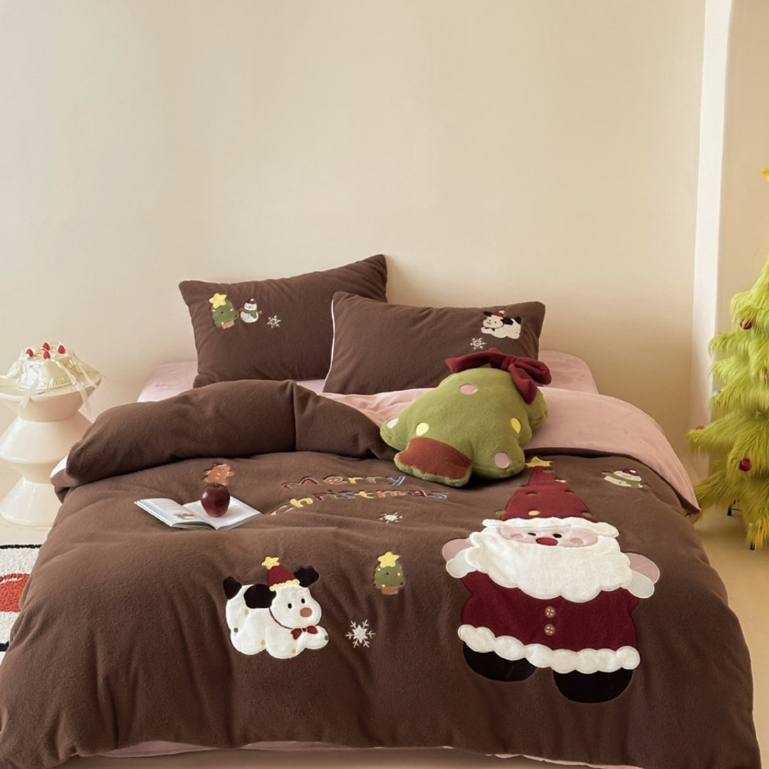 Soft microfleece bedding set with festive appliqués and reversible function