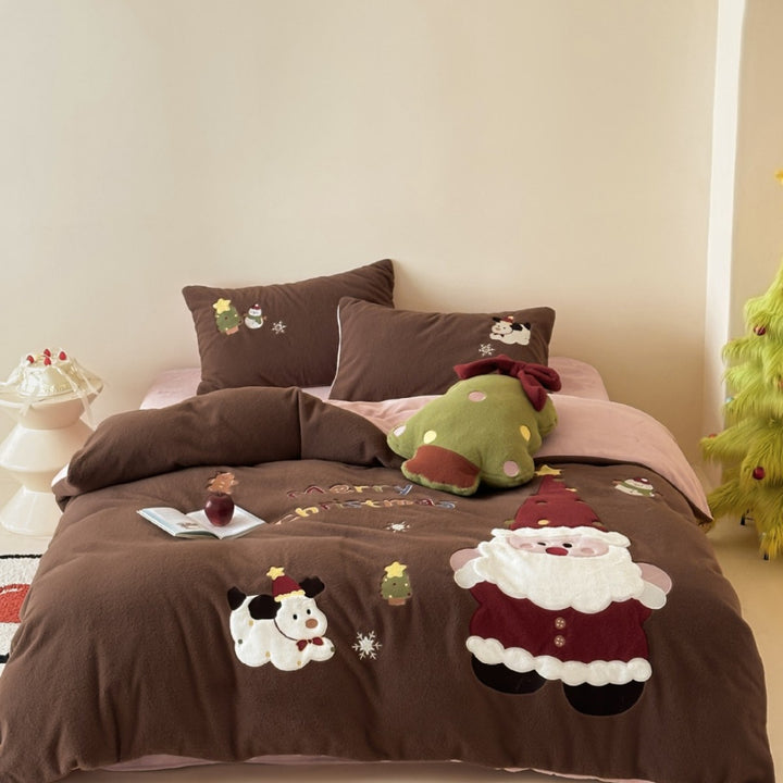 Soft microfleece bedding set with festive appliqués and reversible function