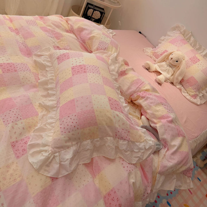 Luxurious cotton bedding set with ruffle and delicate floral print