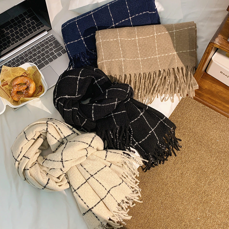 Cozy and Stylish Blanket with Fringes Kalsten
