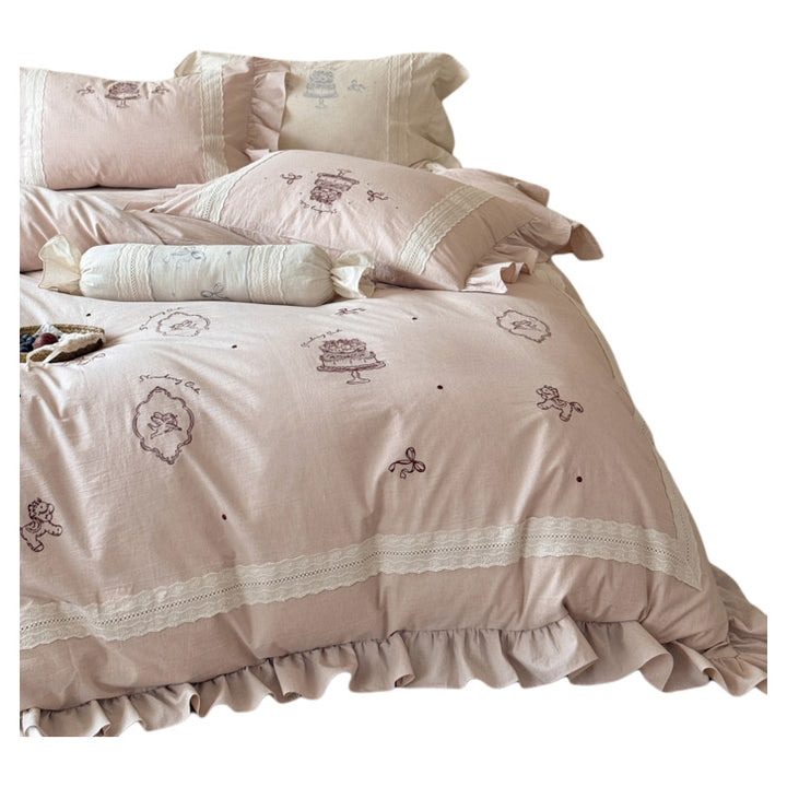 Bedding set with delicate embroidery and ruffled hem
