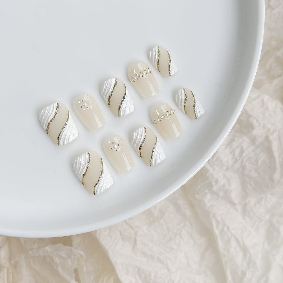 Butterfly-Embellished Press-On Nail Set