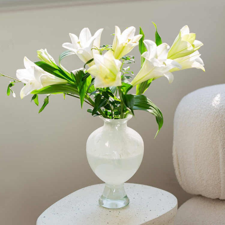 Decorative Handblown Ombre Bulb-on-Pedestal Glass Accent Vase Kalsten