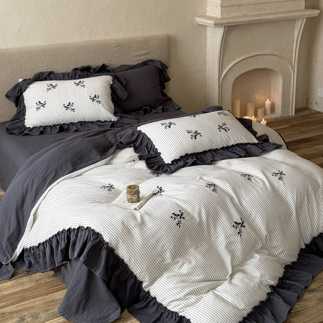 Reversible duvet cover in country house style with contrasting ruffle and fine branch embroidery