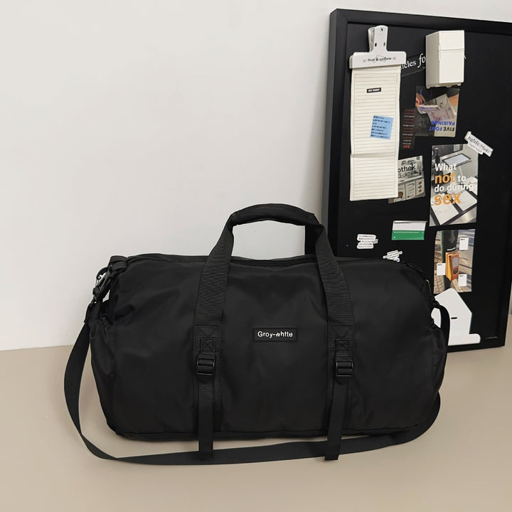 Sporty travel bag with adjustable shoulder strap and sturdy carrying handle Kalsten