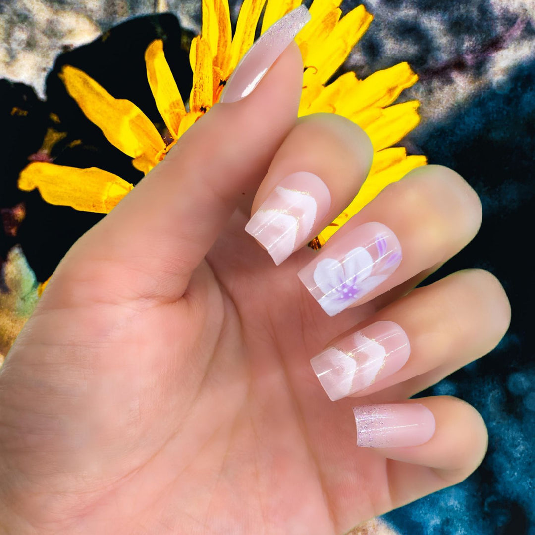 Elegant Floral Press-On Nail Art Set