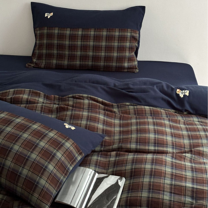 Pastel-striped bedding set made of cotton-linen with rainbow embroidery
