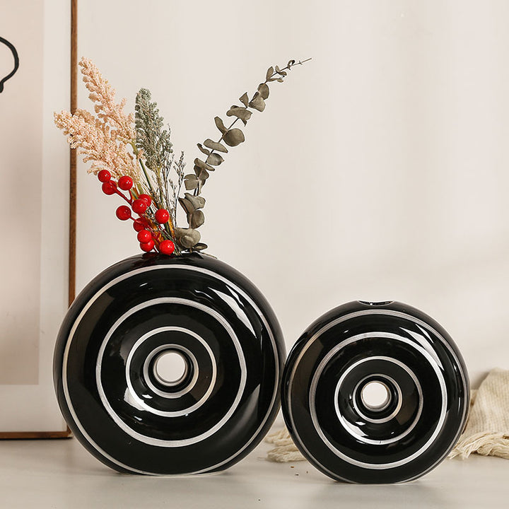 Modern and stylish ceramic vase Kalsten